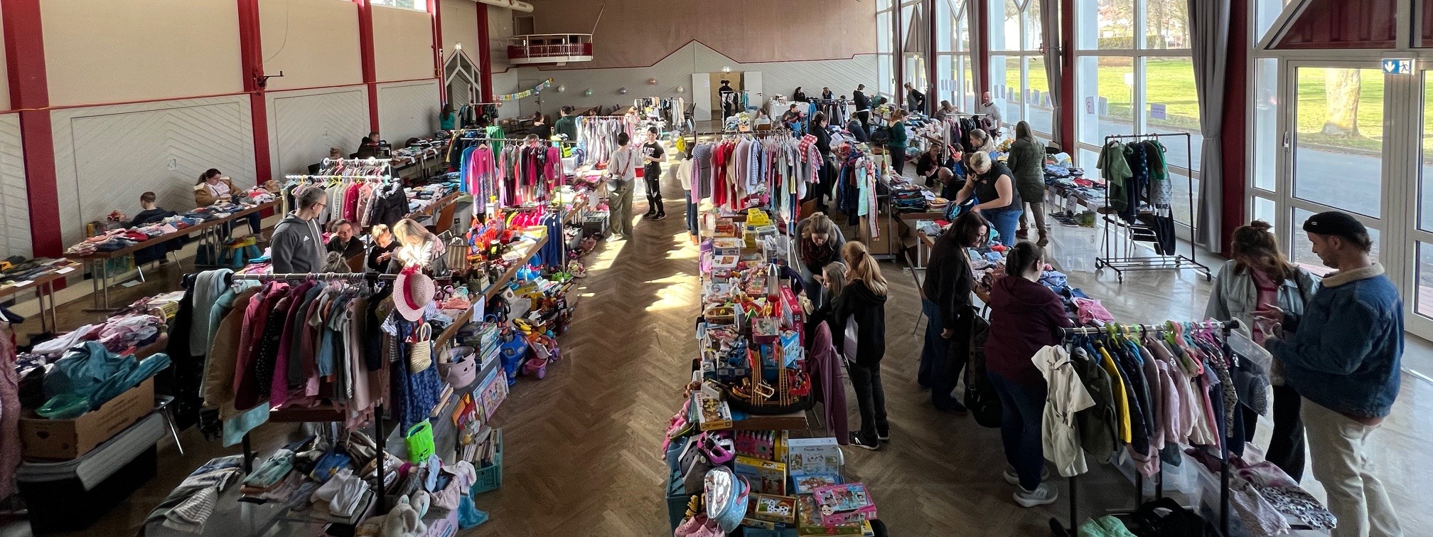 Das Bild zeigt Verkauftsst&auml;nde in der Odenwaldhalle