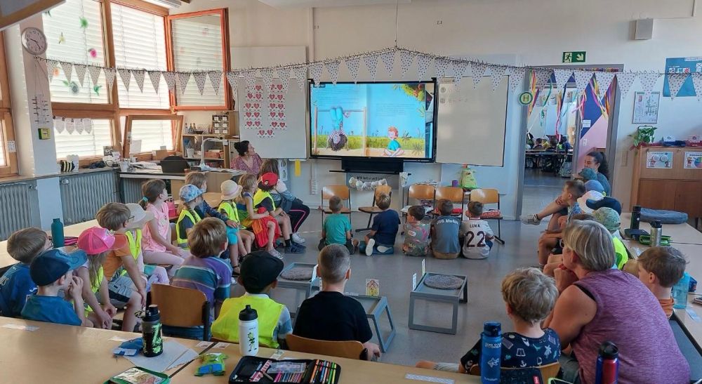 Bild zeigt die Schulanfänger in der Klasse 1b