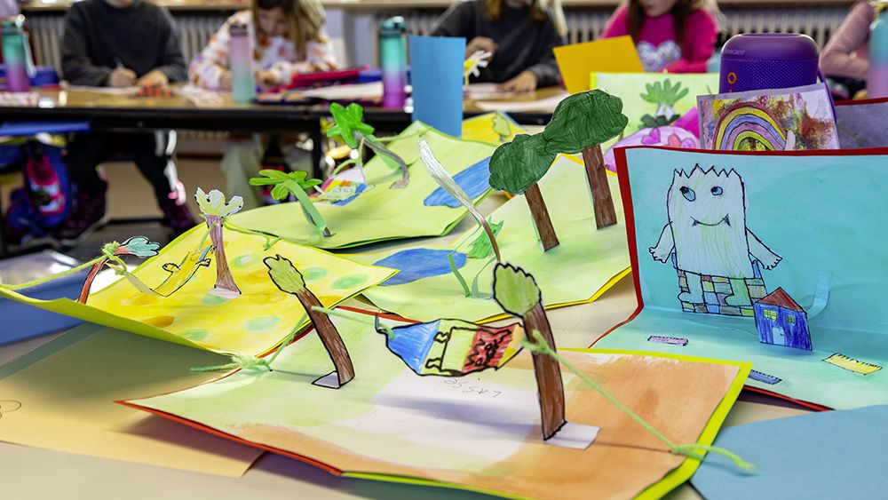 Bastelarbeiten der Grundschulkinder